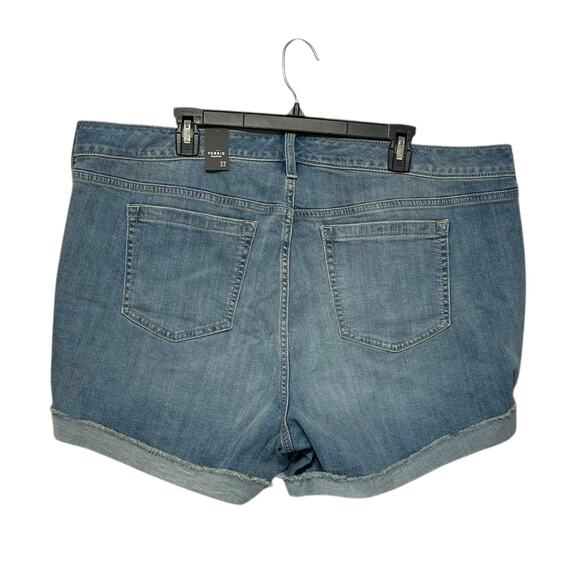 Torrid 5 Inch Vintage Stretch Mid-Rise Short NWT Womens Sz 22 Light Wash Classic - Picture 2 of 6